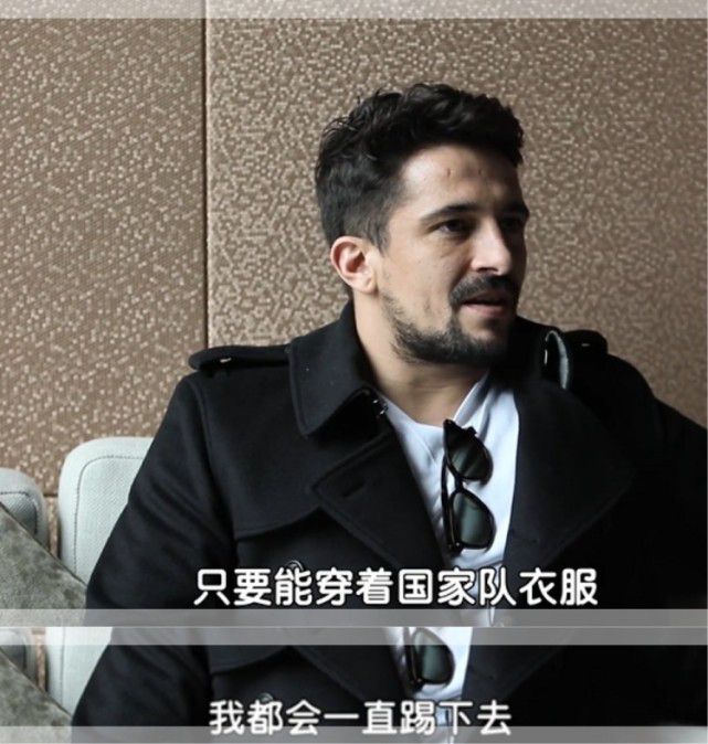 与此同时，部分曼联球员对滕哈赫的战术一直心存疑虑，他的一些签约也无法得到更衣室的认可。